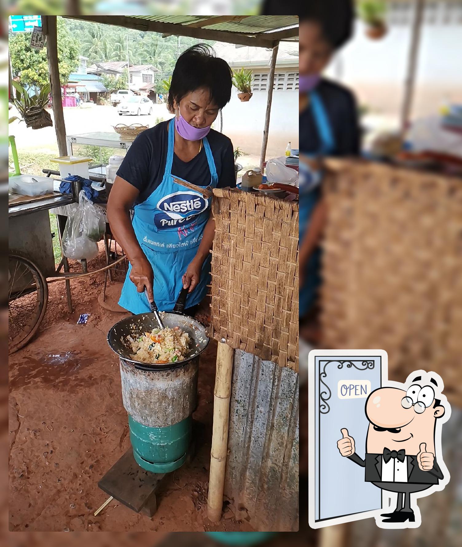ก๋วยเตี๋ยวลูกชิ้นเนื้อตุ๋น อาหารตามสั่ง