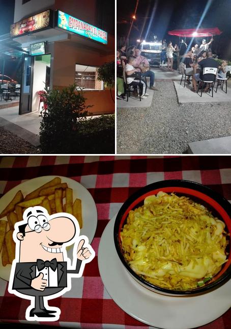Empanadas El Paisa y Maxiperros Garzón
