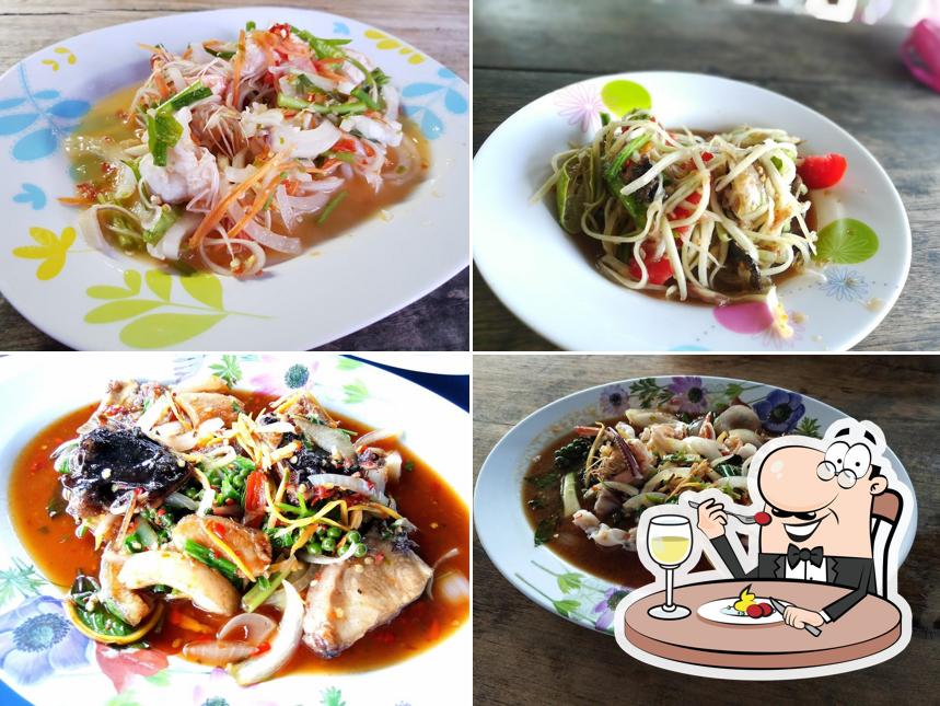 Uncle Charoen Pier's Restaurant