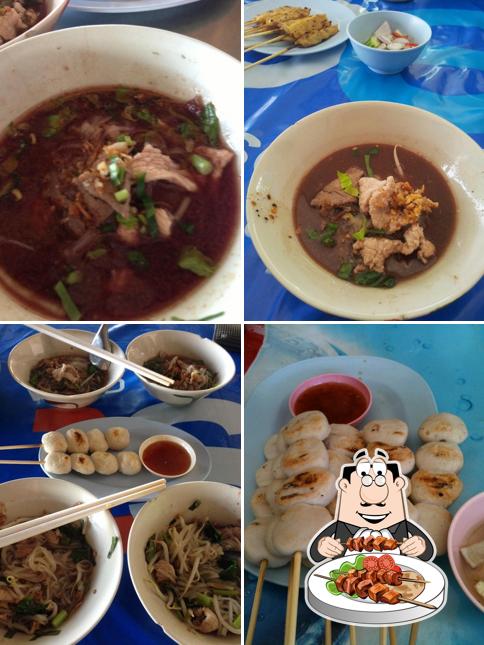 ก๋วยเตี๋ยวเรือรสเด็ด เชียงราก