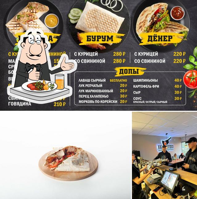 Посмотрите на этот снимок, где видны еда и внутреннее оформление в Шаурма