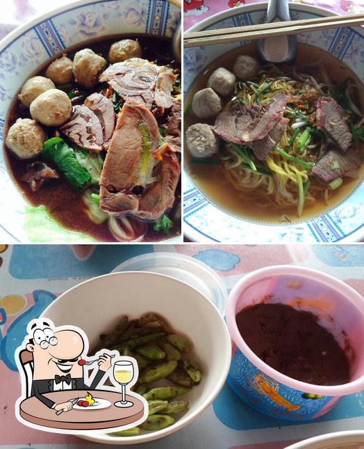 ก๋วยเตี๋ยวลูกชิ้นหัวแตก