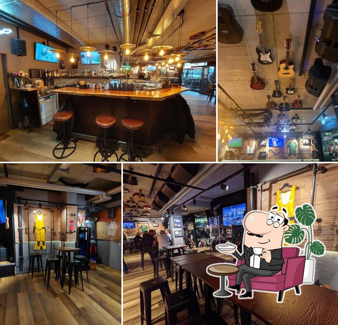 Henry's Live Music & Sport Bar