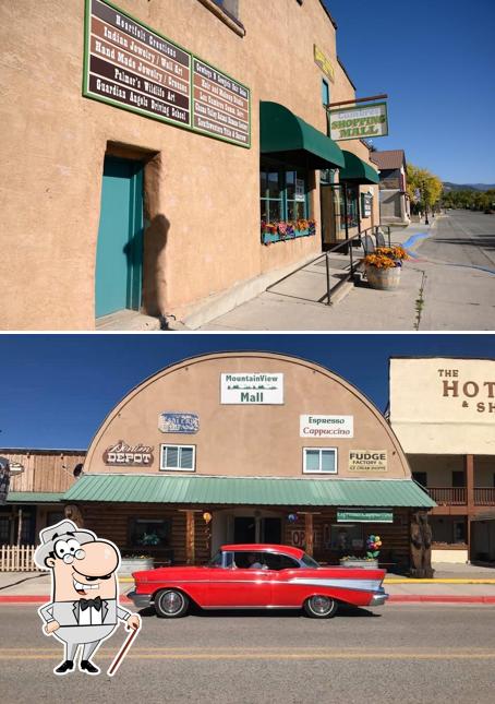 Cornerstone Shops at Chama