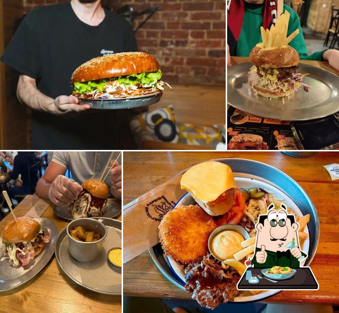 Сэндвич с рваной свининой в "Краснодарском парне"