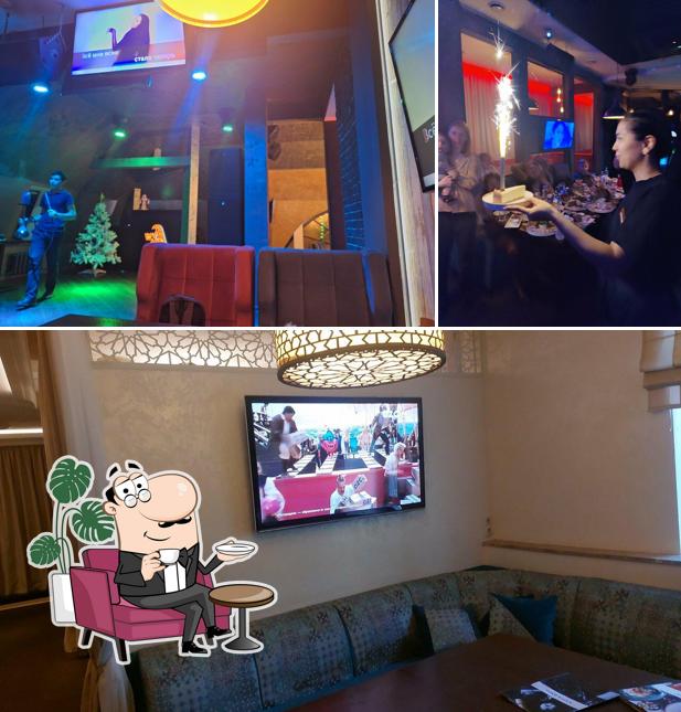 Посмотрите на внутренний интерьер "Аль Фахира"