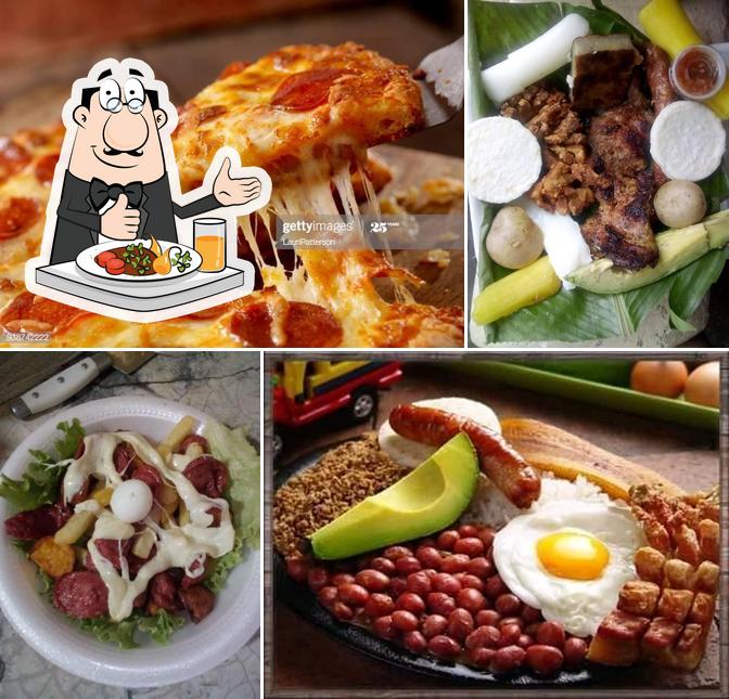 Monchos Pizza1