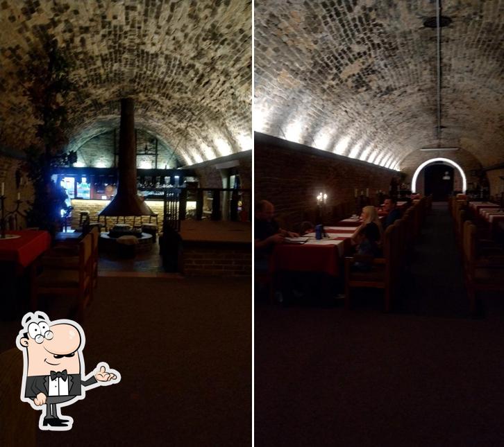 Queen Elizabeth Wine Room