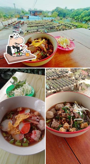 กินเตี๋ยวในสวน
