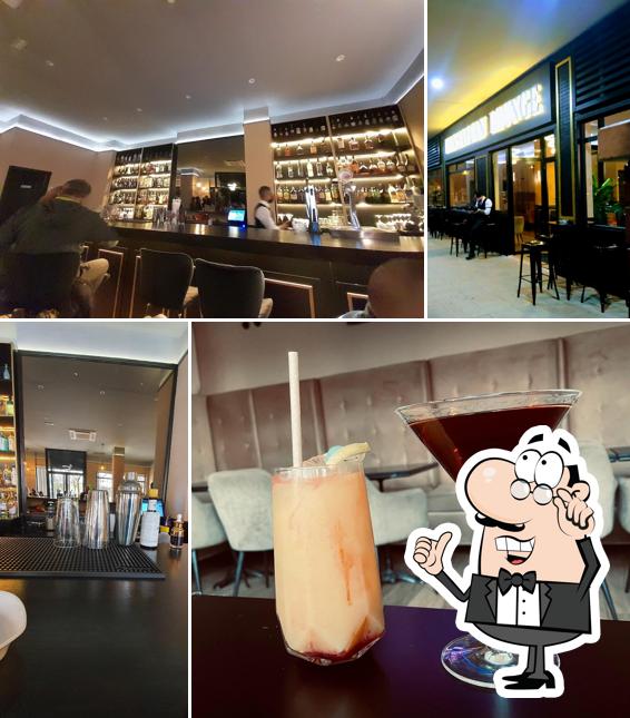 Manhattan Lounge