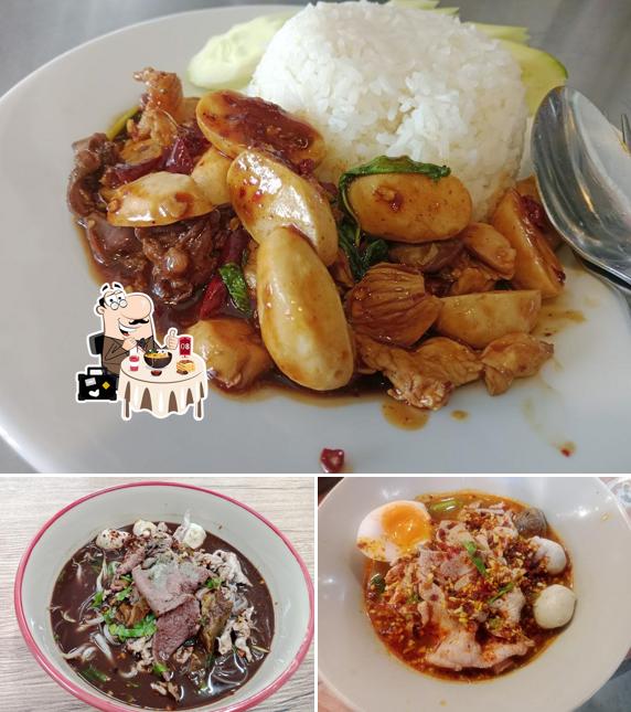 ก๋วยเตี๋ยวเรือ ยกซด หน้าซีเกท