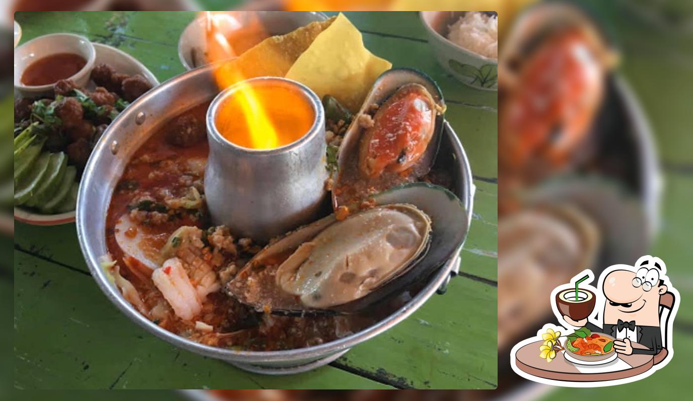 ก๋วยเตี๋ยวลูกชิ้นยักษ์ สะพานเขียว