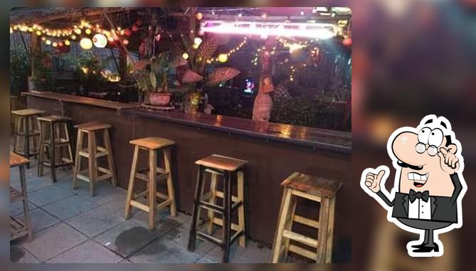 ร้านลี้ชายคา