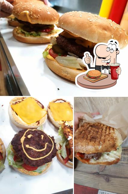 Гамбургеры из "Кухни Народова" придутся по вкусу любому гурману