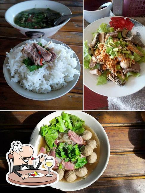 เจ๋อ้อย เนื้อต้มสามเรือน ตำบลสามเรือน อำเภอเมือง จังหวัดราชบุรี