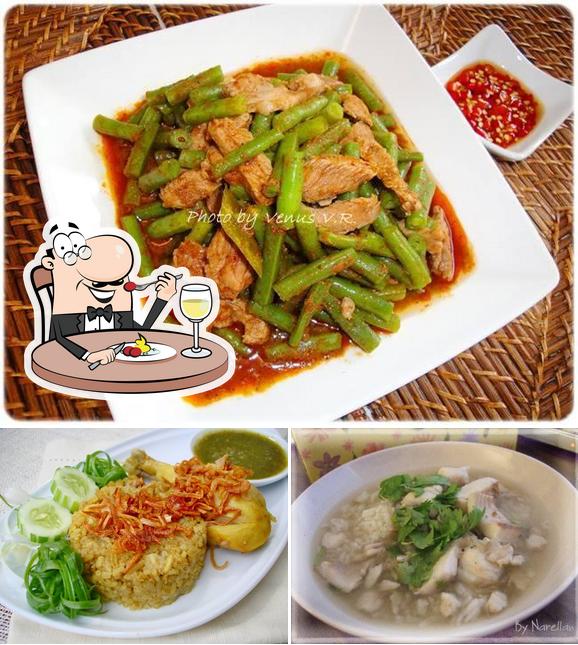 อเมซอนหน้าป้ายราชภัฏมหาสารคาม