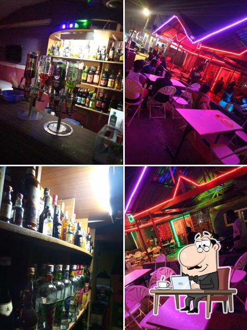 +10 Pub & Shisha Lounge