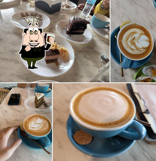Cafe Labyrinth by Bonhomie