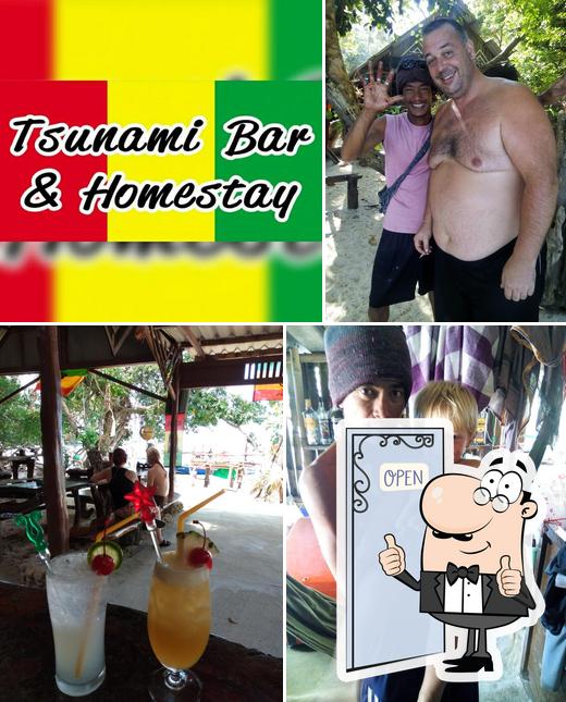 Tsunami Bar and Homestay