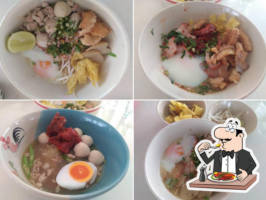 ก๋วยเตี๋ยวไทไข่ออนเซ็น แม่ชลพร
