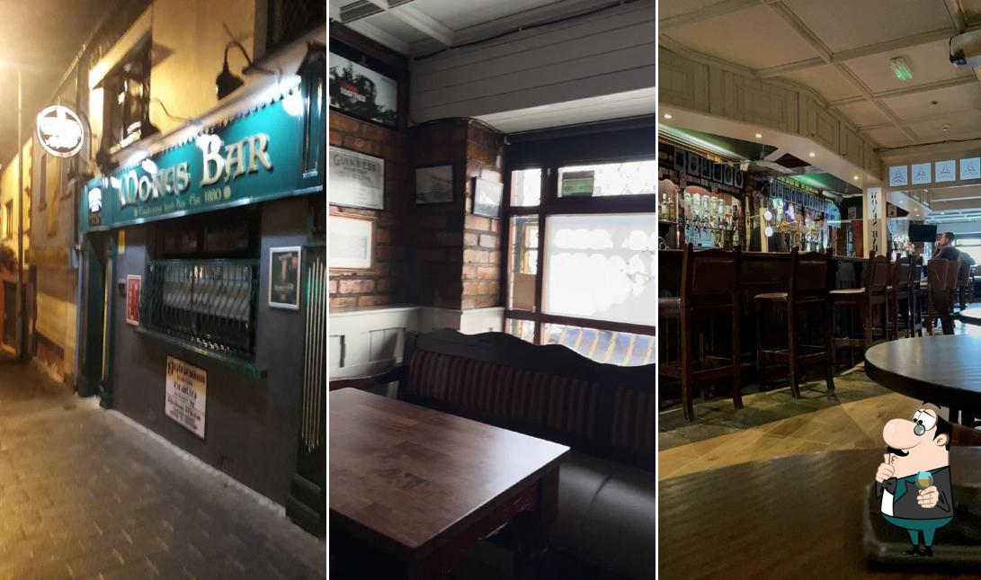 Mones Bar