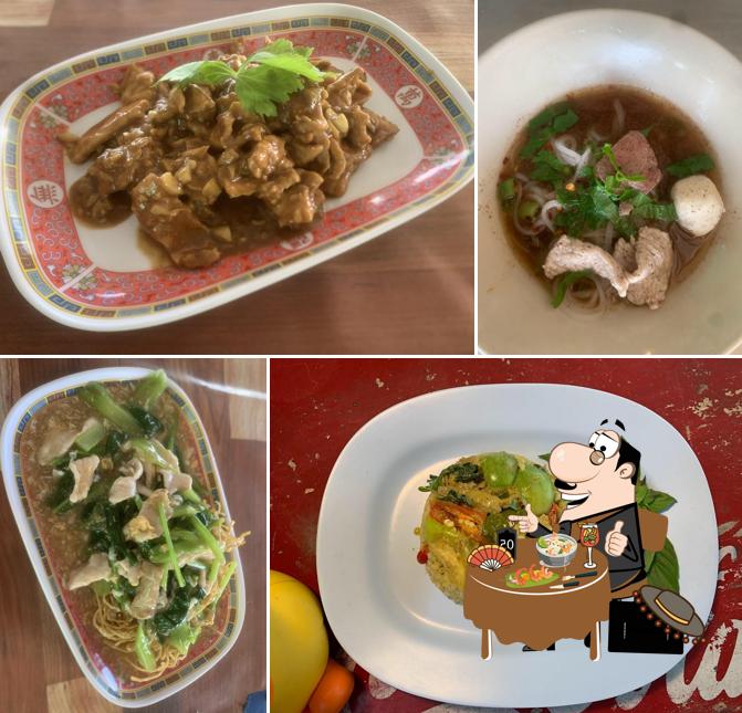 ร้านแม่ฉลวย ก๋วยเตี๋ยวเรืออยุธยา15บาท อาหารตามสั่ง ส้มตำ ยำทะเล