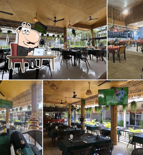 Outdoor Grill & Bar