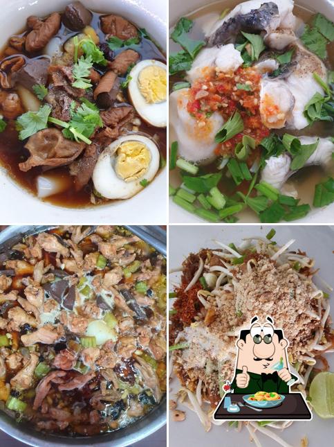 ร้านเจ้ผ่องก๋วยเตี๋ยว&ผัดไทยรสเด็ด at Khaodang