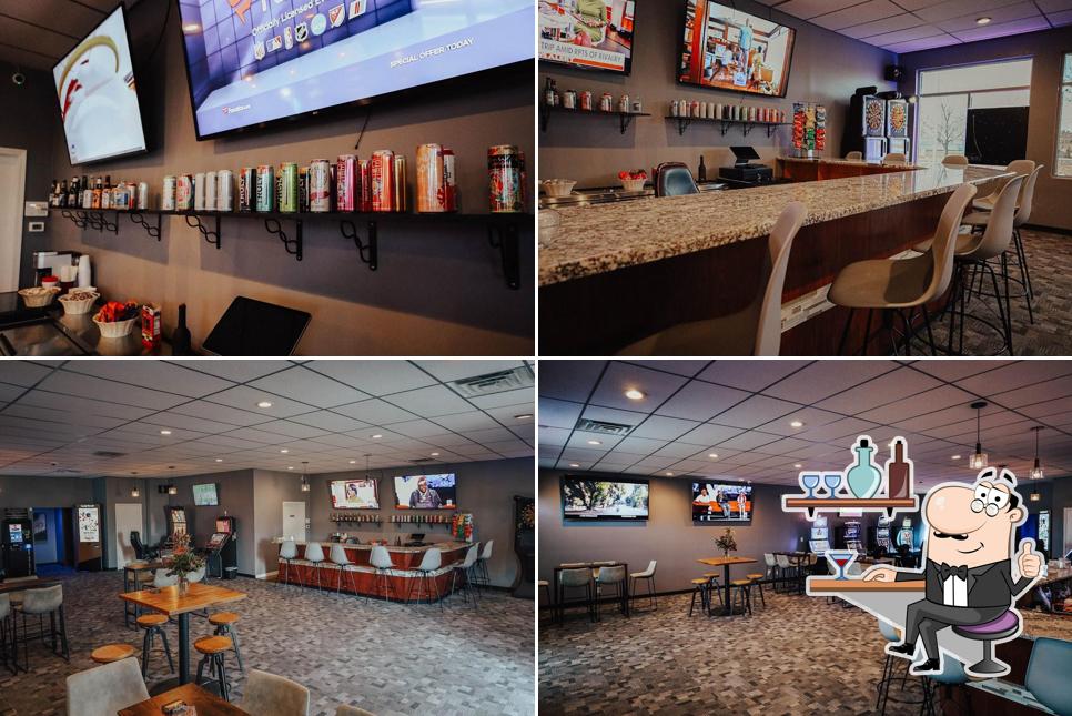 Lacey's Place - Slot Bar