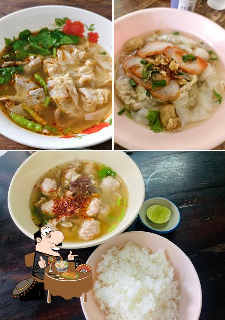 เกาเหลาเลือดหมูต้นหูกวาง