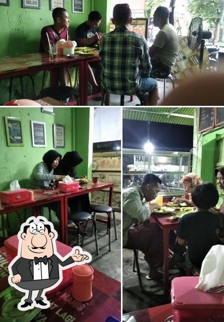 AYAM BAKAR YUK ELLY PALEMBANG