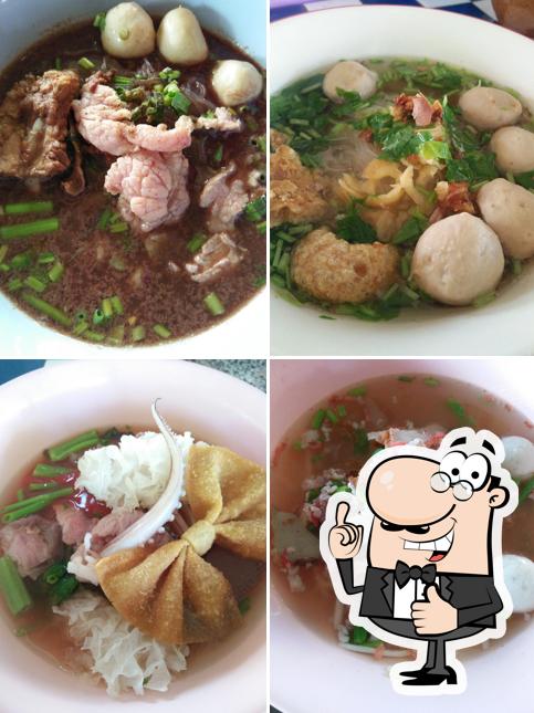 ร้านก๋วยเตี๋ยวป้าเอื้อม