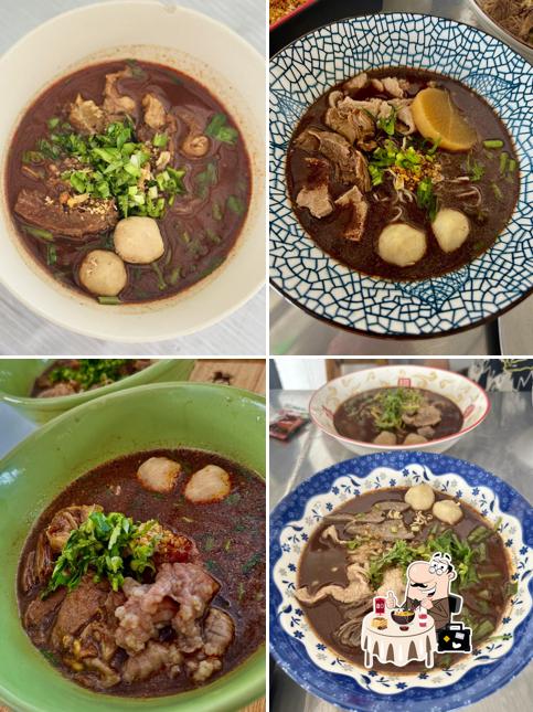 ร้านก๋วยเตี๋ยวเรือ ช้อนเงิน