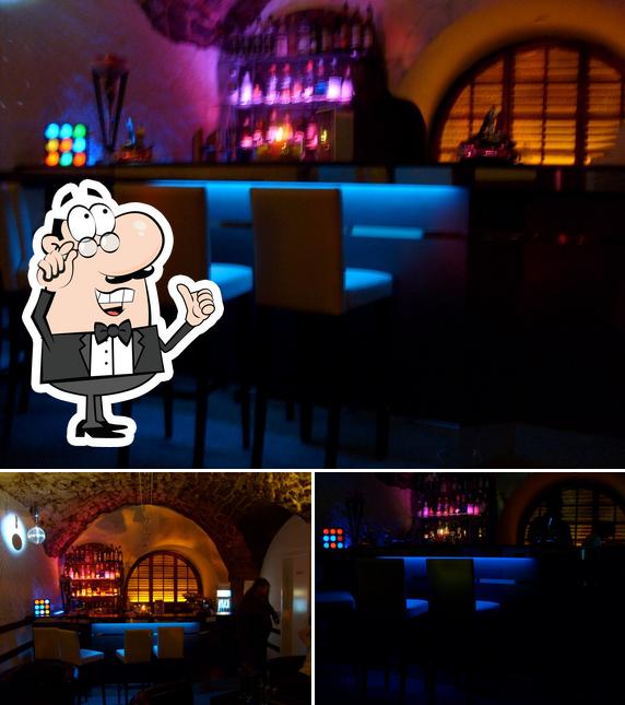 Golden Lounge