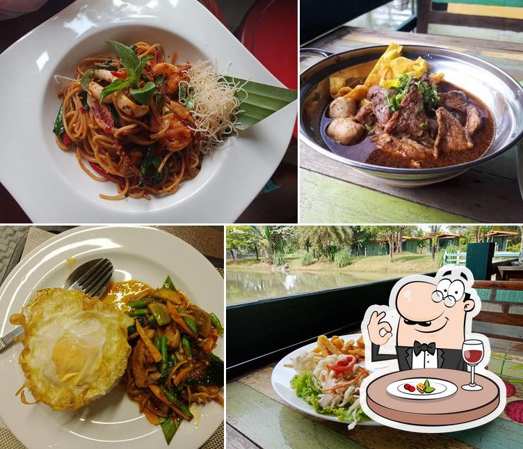 ก๋วยเตี๋ยวเรือ “ริมน้ำ” by แจ่มจันแอคทีค