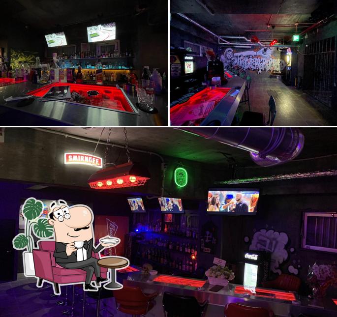 BAR 卍