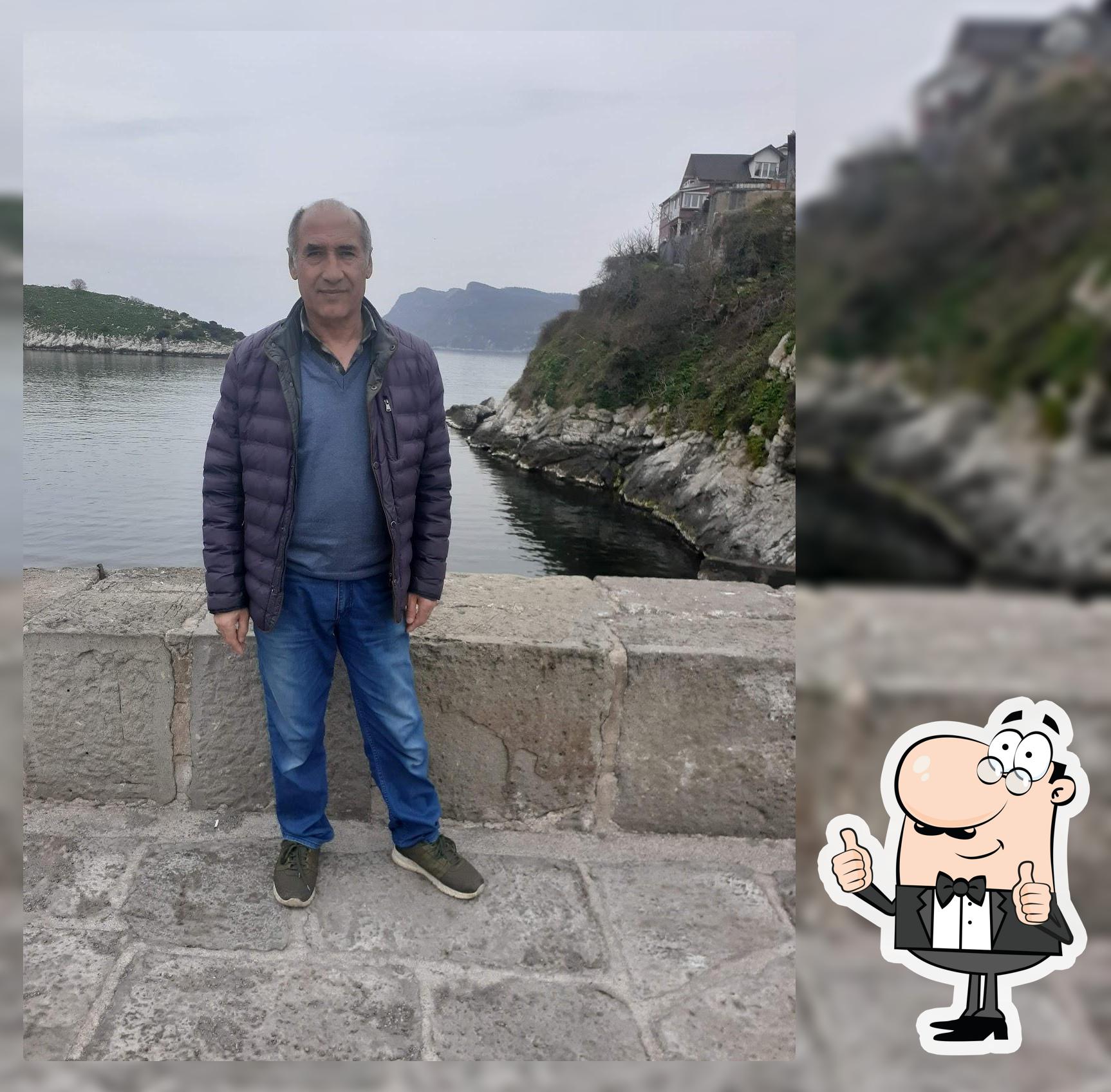 Özgür Kıraathanesi