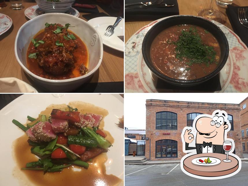 Еда в "Кафе Дружба"