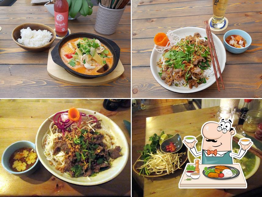 Sidewalk ASIAN STREETFOOD