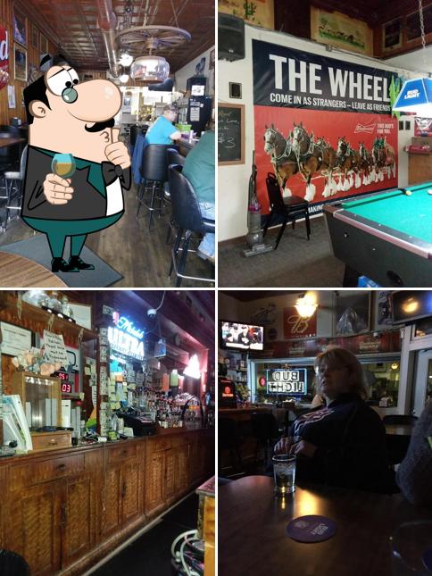 Wagon Wheel Bar