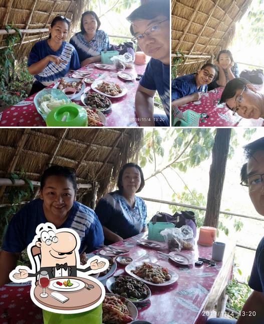 ร้านส้มตำริมทาง