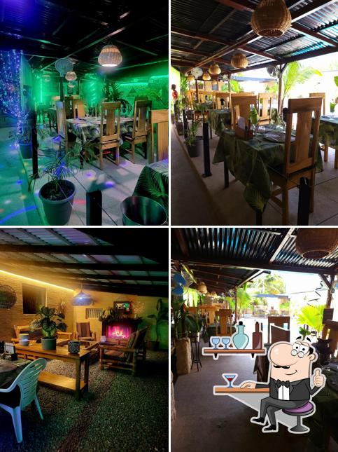 LA CALECHE restaurant européen/Sénégalais et restaurant saveur du Maroc, Bar et piscine