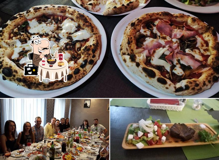 Еда в "Cube Cafe"