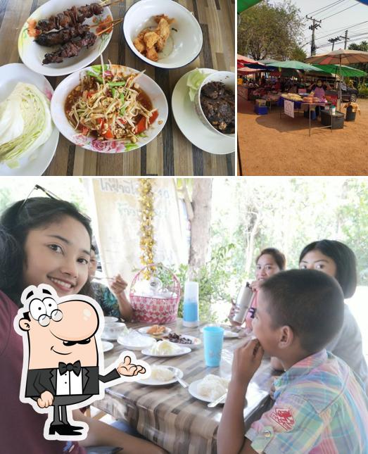 ร้านส้มตำข้าวเหนียวไก่ย่าง