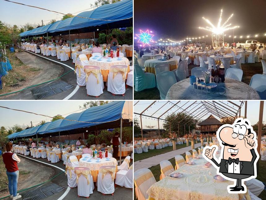 ร้านข้าวต้มคึกฤทธิ์ โต๊ะจีน