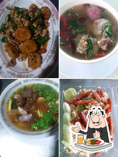 ครัวป้าหมู อาหารตามสั่งต้นมะม่วง