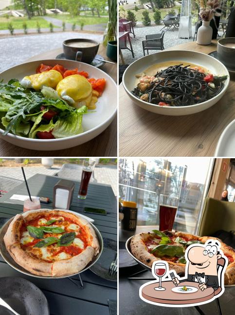 Яйца бенедикт в "The Sun Terrace"