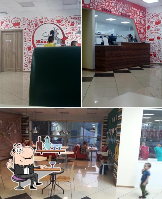 Посмотрите на внутренний интерьер "Жако роллы и пицца"