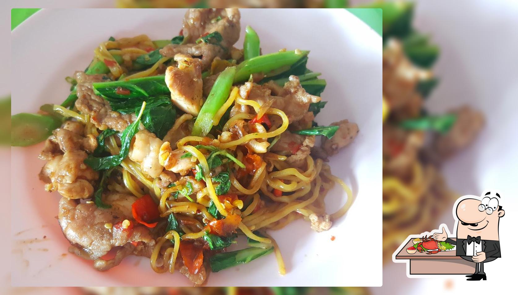 ร้านก๋วยเตี๋ยวเนื้อตุ๋น อ.เพ็ญ