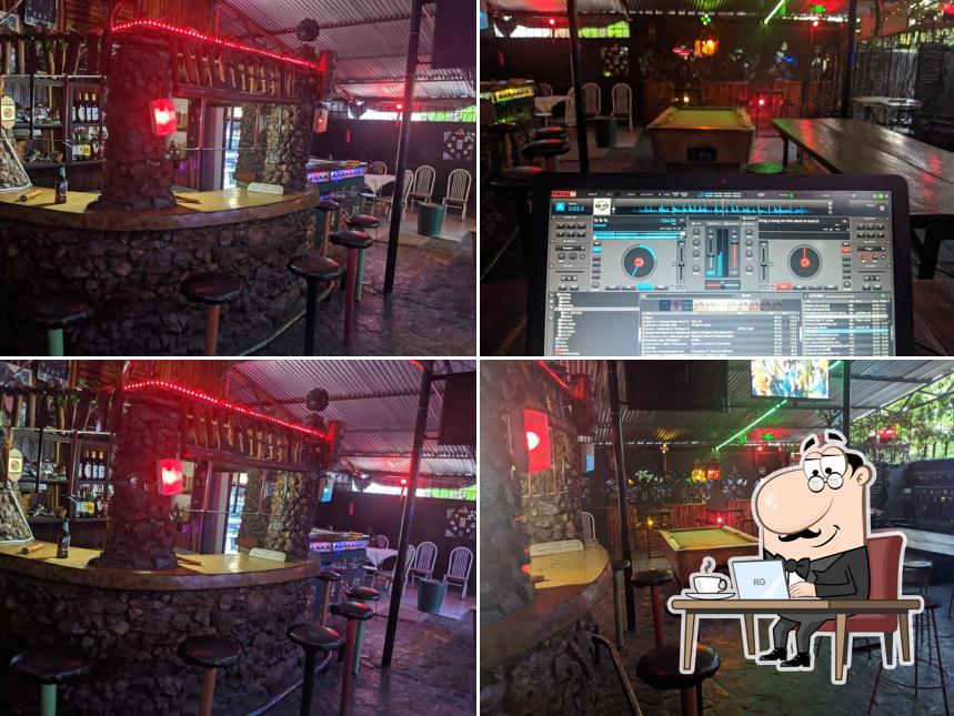 Mwakies Cocktail Bar